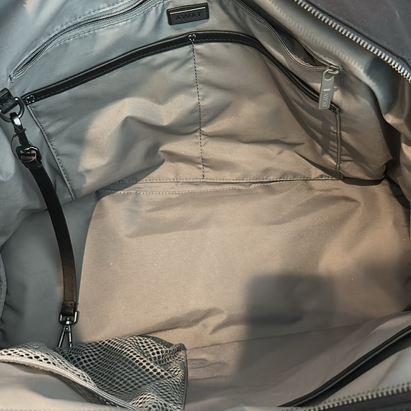 Away Travel The Everywhere Bag jet black trolley strap - Picture 7 of 16